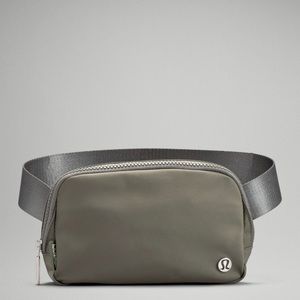 🍋 LULULEMON Everywhere Belt Bag 1L in Grey Sage - BEAUTIFUL COLOR